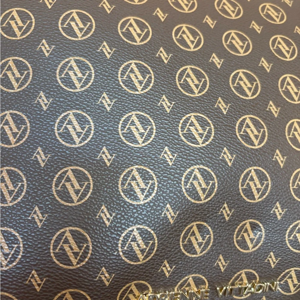 NEW‎ Adrienne Vittadini Signature Sport Collection Satchel Monogram Chocolate